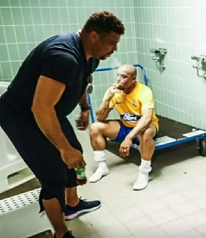 A photo of smoking Ronaldo and Roberto Carlos (former players of Real Madrid and the Brazilian national team) appeared on the Web - Football, Ronaldo, Roberto Carlos, Smoking