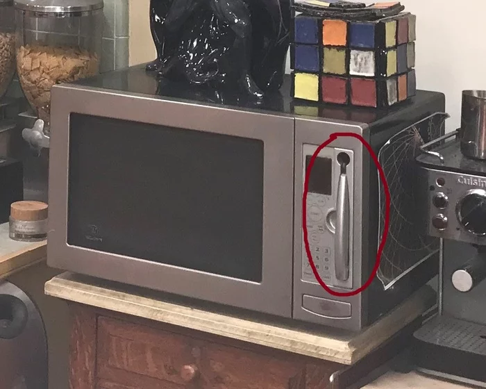 What's this? Microwave from the series The Big Bang Theory (found, answer in the comments) - My, Question, Serials, Теория большого взрыва, Microwave