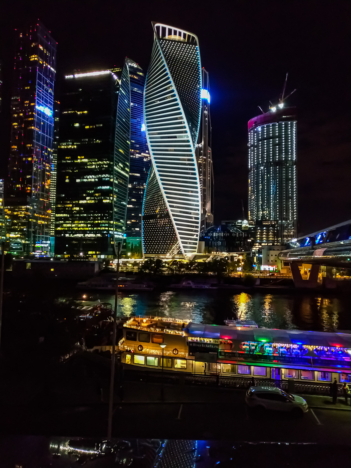 Ночной Москва Сити в жанре изобразительного искусства 🌃 Автор фото @t__e__t__ | Instagram