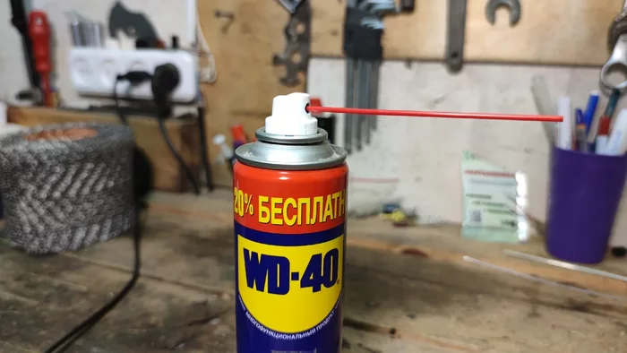 У меня трубочка от WD-40 больше не теряется. Простая и практичная доработка баллона - Лайфхак, Wd-40, Трубочки, Ручка, Не потерять, Видео, Длиннопост