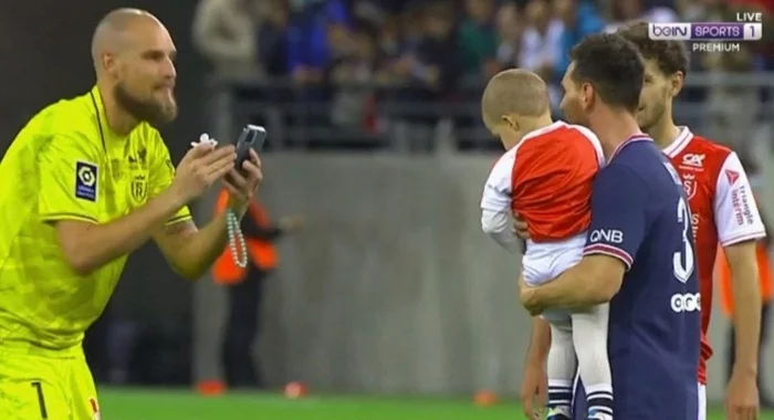 Messi after the debut match for PSG took a picture with the child of the opponent's keeper - Football, Lionel Messi, Pszh, Reims, The photo, Milota, Responsiveness