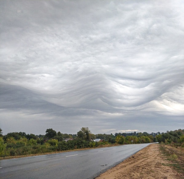 Unusual autumn clouds - My, Clouds, Unusual, Observation, Autumn, Weather, Photo on sneaker