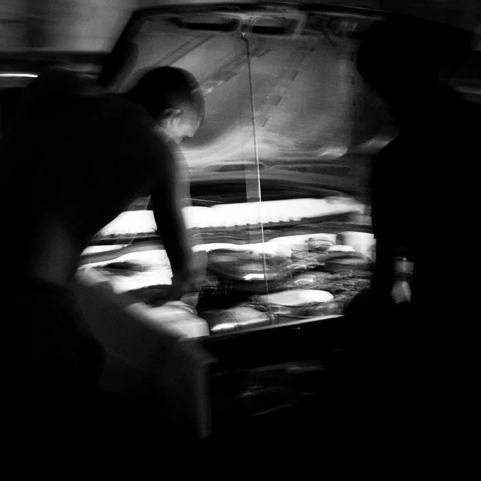 At night, men resurrect Zhiguli - My, Zhiguli, Auto, Street photography, Black and white photo