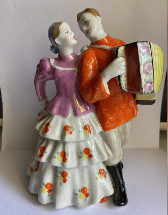 In a wrecked village barn, I found an old suitcase in which there was a rather interesting figurine - My, Abandoned, Porcelain, Yandex Zen, Longpost