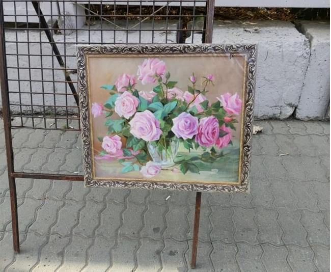 In Yekaterinburg, police caught a robber who tried to steal a painting from a street artist (VIDEO) - Negative, Yekaterinburg, Robbers, Painting, Street artists, Police, Video