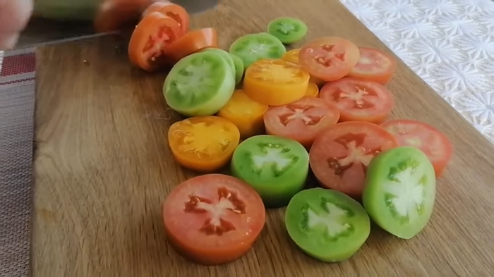 Как вкусно и просто приготовить зеленые помидоры на зиму? Зеленые помидоры вкуснее спелых Рецепт, Заготовки, Помидоры, Кулинария, Еда, Салат, Закуска, Другая кухня, Приготовление, Видео, Длиннопост