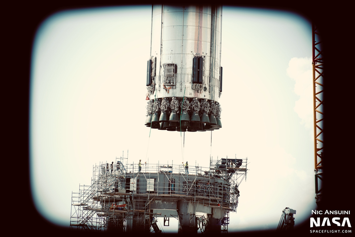 Ускоритель B4 установлен на стартовый стол в ожидании статического прожига на следующей неделе SpaceX, Технологии, Ракета-Носитель, Космонавтика, Космос, Илон Маск, Инженерия, Космический корабль, Starship, США, Starbase, Длиннопост