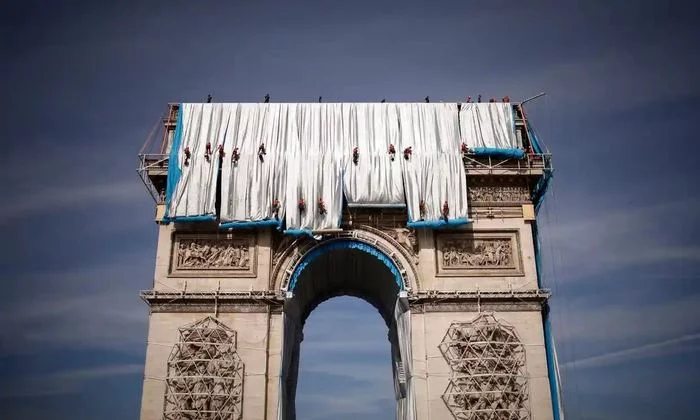 In Paris began to wrap the fabric of the Arc de Triomphe - Architecture, Paris, Triumphal Arch, Art object, Video, Longpost