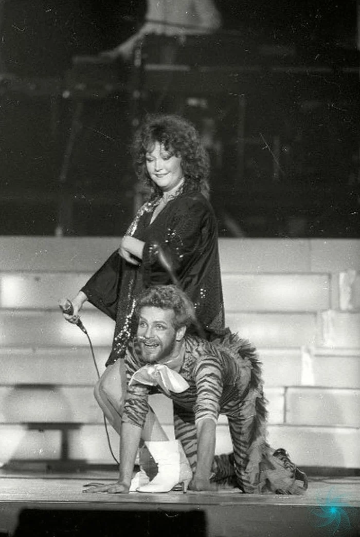Alla Pugacheva and Boris Moiseev at the rehearsal (1983) - Alla Pugacheva, Borya Moiseev, 1983, Repetition, Longpost