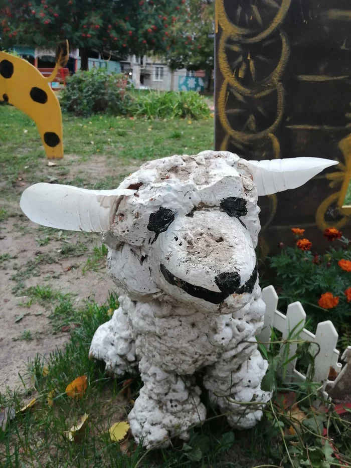 The stubbornness of the Russian kindergarten - My, The photo, Childhood, Kindergarten, Stubbornness, Sheeps, Sculpture