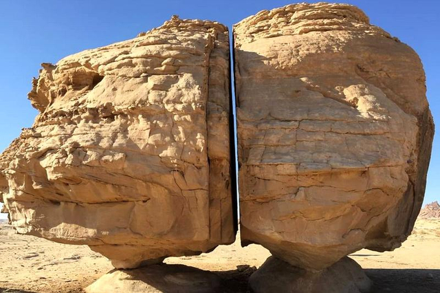 Al Naslaa stone in Saudi Arabia - A rock, Megalith, Saudi Arabia