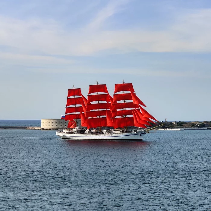 Khersonesos under scarlet sails - My, Sailboat, Sevastopol, Chersonesos, Photo on sneaker