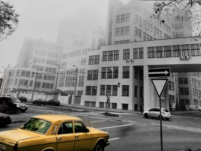 Foggy morning - My, The photo, Mobile photography, Kharkov, Morning, Fog, Black and white photo, Snapseed