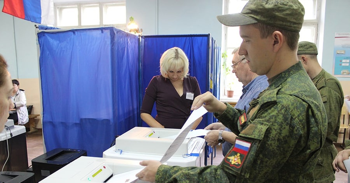 Проводится голосование на выборах депутатов