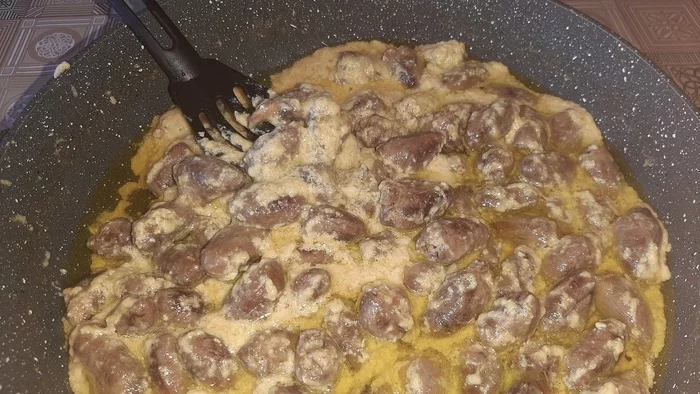 Chicken hearts in mustard-cheese sauce - My, Offal, Cheese, Cream, Mustard, Second, Video recipe, Video, Recipe