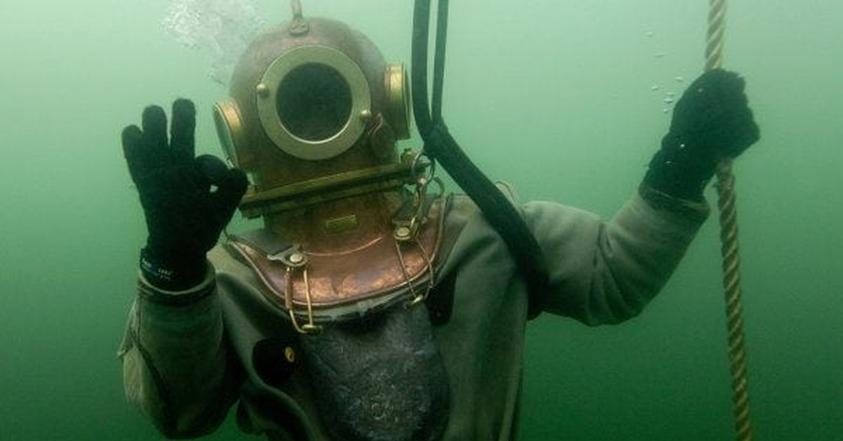 Водолазный костюм под водой