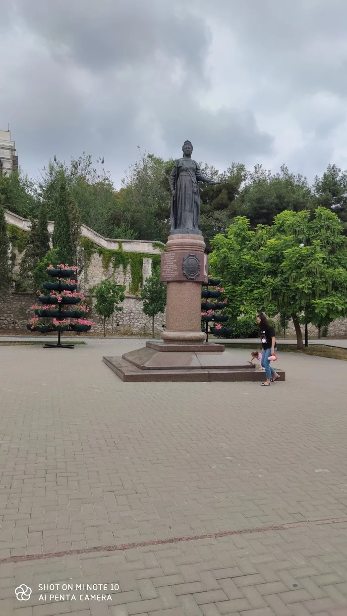Для кого-то и он не красивый,но мне понравилось)))Севастополь) - Моё, Севастополь, Ночь, Город, Длиннопост