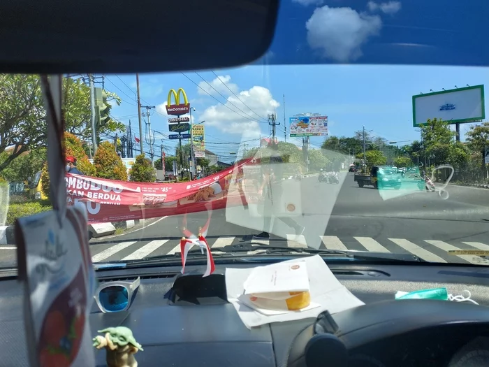 KFC advertisement in Indonesia - My, Indonesia, Creative advertising, What's happening?, Road, Traffic lights, KFC