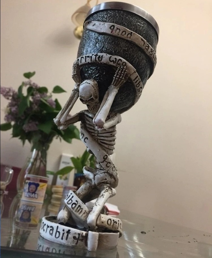 Заказал новые бокалы сотрудникам на подарок