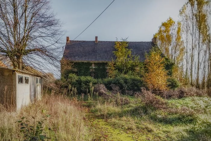Abandoned house in Belgian countryside hid old furniture and leftover personal belongings from former owners - My, Urbanfact, Abandoned, Cast, Belgium, Old times, Architecture, Interior, Urbanism, , Urbanism, Tourism, All ashes, Longpost, Yandex Zen