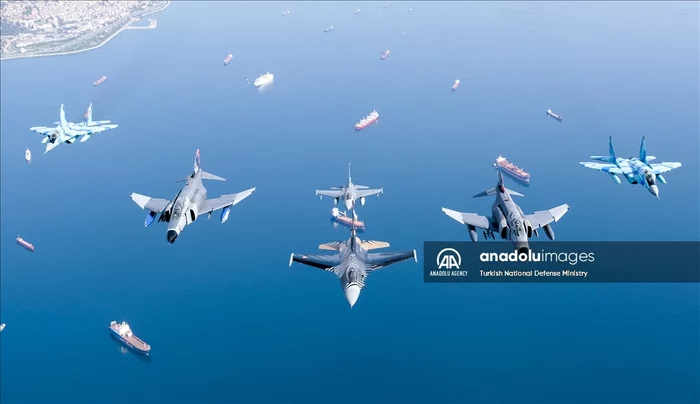 Turkish and Azerbaijani fighter jets flew over the Bosphorus - Air force, Fighter, Bosphorus, Turkey, Azerbaijan, Aviation, f-16, MiG-29, , news, Airshow, Video, Longpost