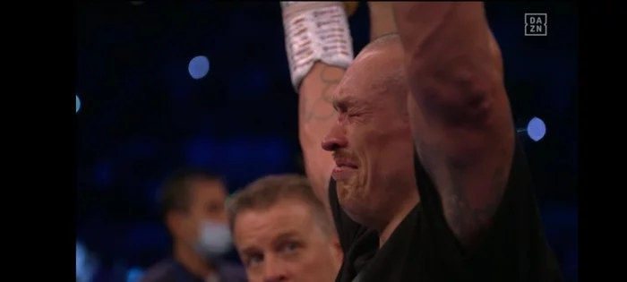 Tendril. Boxing - Boxing, Alexander Usik, Victory, Boxing ring, Emotions, Screenshot
