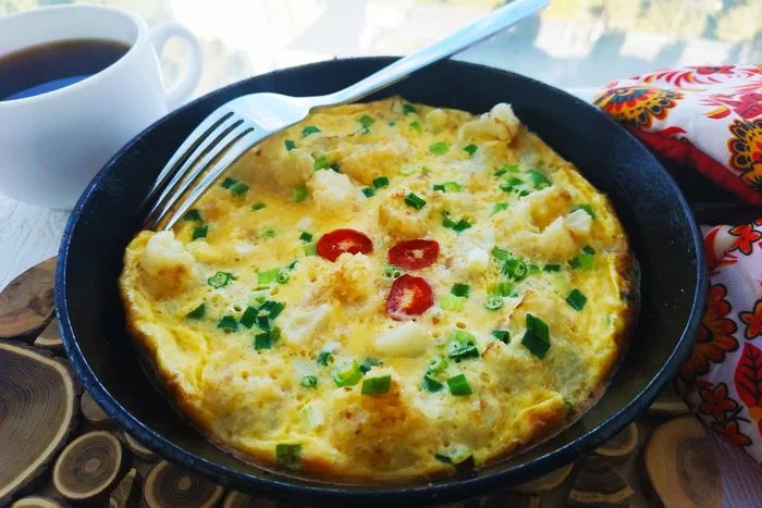 Omelet with cauliflower and green onions in a pan - My, Cabbage, Vegetables, Recipe, Food, Cooking, Yummy, Preparation, Nutrition, , Omelette, Breakfast, Longpost
