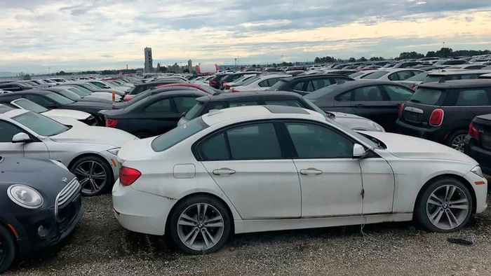 Graveyard of new BMWs, autopilot-savior and abandonment of Logan - My, Digest, news, Automotive industry, Technologies, Autopilot, Auto, Motorists, Fresh, , New, Interesting, Modernization, Volvo, Mileage, Renault, Tesla, Bmw, Video, Longpost