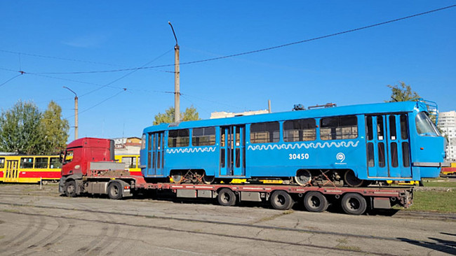 Первая партия трамваев, подаренных почти год назад Алтайскому краю мэром  Москвы Сергеем Собяниным, прибыла в Барнаул | Пикабу
