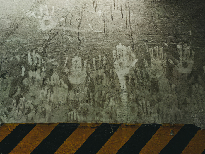 В переходе метро