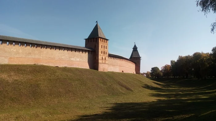 Walk to the center - My, Good weather, Velikiy Novgorod, Monument, Manhole, Longpost