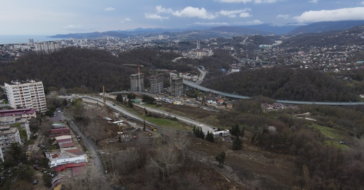 Бытха краснодарский край сочи микрорайон приморье фото. Гора Бытха в Сочи. Микрорайон Бытха Сочи. Сквер Бытха Сочи. Северный склон Бытха Сочи.