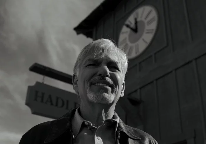 Will the midday train be on time? - Goliath, Serials, Billy Bob Thornton