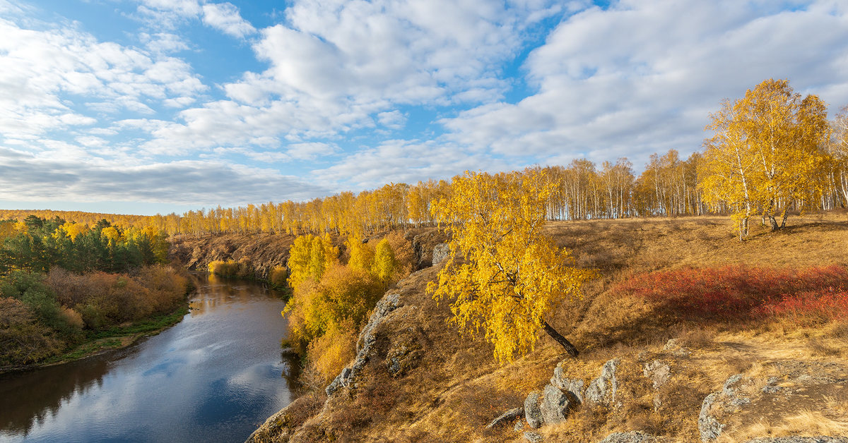 Осень на урале. Река Миасс Урал. Реки России осенью. Берег Уральской реки осенью.