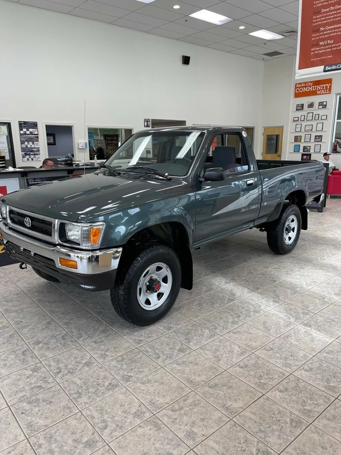 Капсула времена или как выглядит пикап Тойота с пробегом 80 миль, который простоял 28 лет без движения! Находка, Toyota, Пикап, Транспорт, Авто, Раритет, Инвестиции, Длиннопост