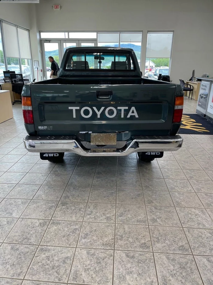 Капсула времена или как выглядит пикап Тойота с пробегом 80 миль, который простоял 28 лет без движения! Находка, Toyota, Пикап, Транспорт, Авто, Раритет, Инвестиции, Длиннопост