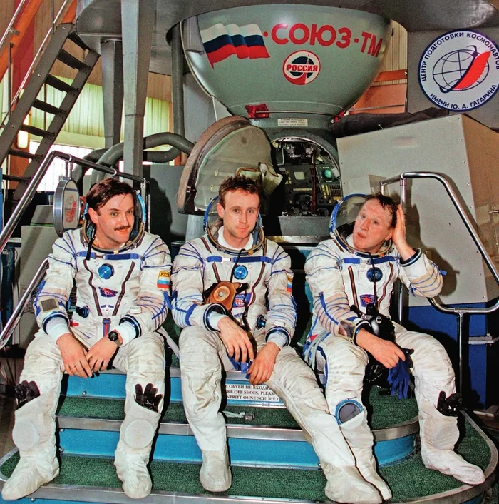 В 1997-м году у российских кинематографистов уже были планы снять фильм в космосе. У них почти получилось Космос, Российское кино, Длиннопост, Актеры и актрисы