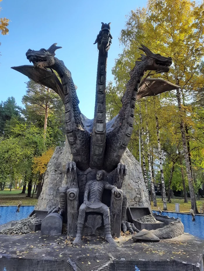 Koschei... - My, Russia, Novosibirsk, Photographer, Koschey, The park, Autumn, Fountain, Dragon