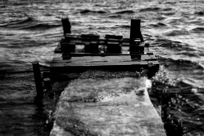 Illusions have no berth... - My, The photo, Mobile photography, Black and white, Black and white photo