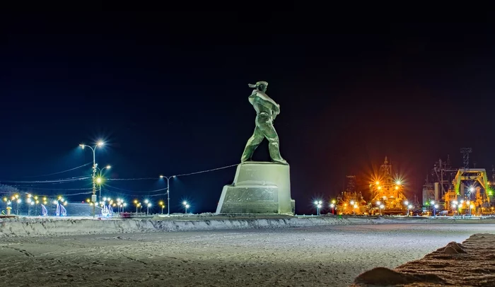 Heroes of the North Sea - My, Murmansk region, Severomorsk, Monument, Sailor, Port, Night, The photo, Night shooting