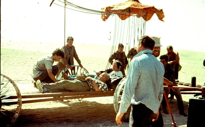 Немножко ностальгии 60: за кадром Кин-дза-дза! Георгий Данелия, Кин-Дза-Дза!, Евгений Леонов, Станислав Любшин, Юрий Яковлев, Актеры и актрисы, За кадром, Фото со съемок, Длиннопост, Советское кино, Видео