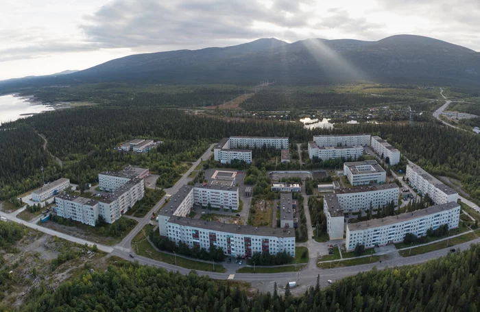 Маленький поселок среди гор - Моё, Мурманск, Мурманская область, Россия, Хибины, Кировск, Апатиты, Кольский полуостров, Длиннопост