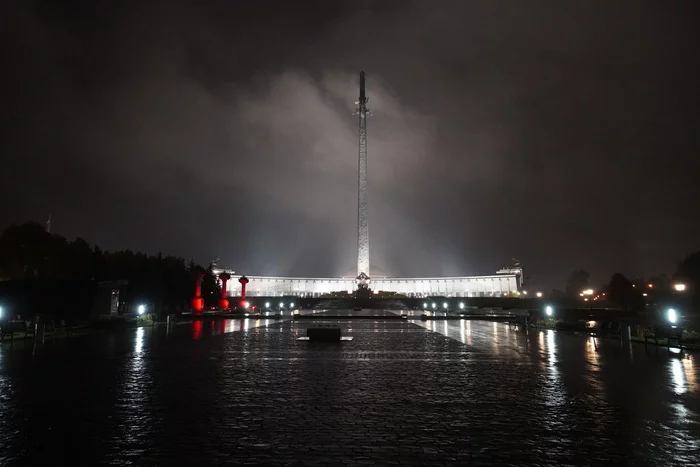 Поклонная гора в облаках - Моё, Поклонная гора, Ночь, Москва