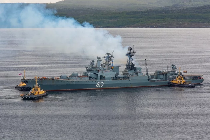 Severomorsk in Severomorsk - My, Severomorsk, Combat ships, Ship, Kola Bay, Murmansk region, Arctic, Navy