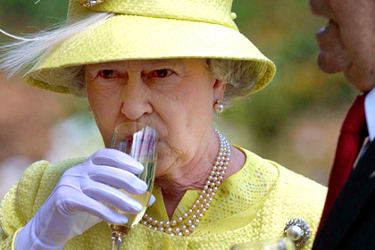 English queen stops drinking - Alcohol, Health, Doctors, England, Queen Elizabeth II