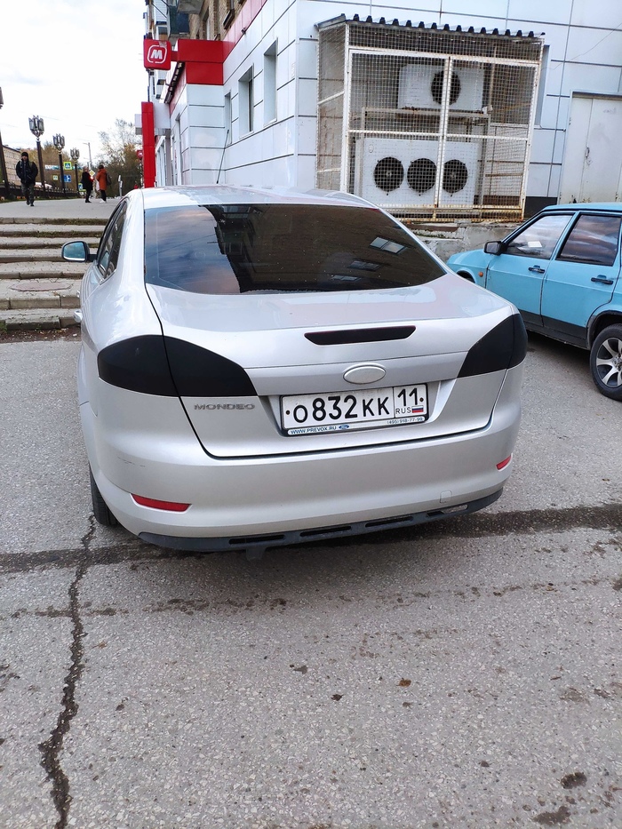 Вы пробовали найти чёрную кошку в черной комнате. А попробуйте найти черные стопаки ночью...