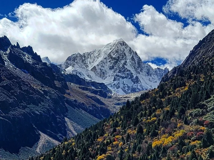 Journey to Tibet. Part 2 - My, The mountains, Ukrainians, Travels, Mobile photography, Video, Adventures, China, Video blog, The photo, Buddhism, Longpost