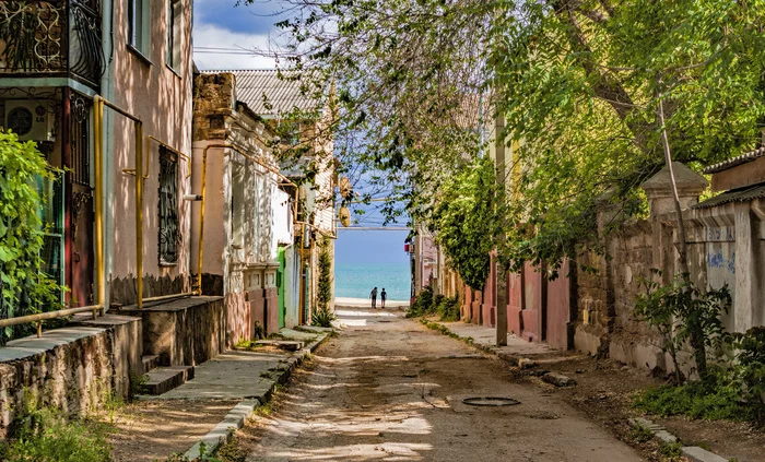 To sea - My, Crimea, Evpatoria, Town, Landscape, People, Perspective, The street, Fuck aesthetics, , The photo