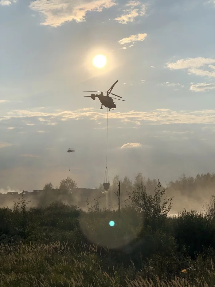Забор воды вертолётами Ка-32 - Ка-32, Длиннопост, Видео, Пожар, Москва, Фотография, Вертикальное видео, Вертолет, Авиация, Моё