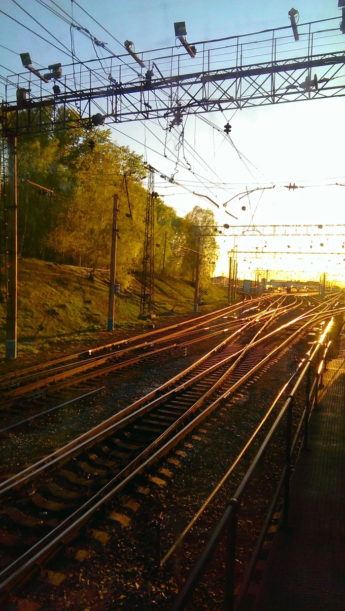 Evening at work - My, Photo on sneaker, Flashing, Evening, Railway